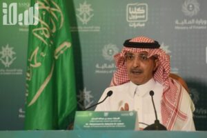 وزير المالية: المملكة لم تمرّ بمثل هذه الأزمة منذ عقود.. وننظر في قائمة النفقات ونختار الأقل ضررا على المواطنين