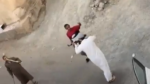 مواطن سعودي يطلق النار على آخر من سلاح رشاش ويصيبه بجراح والشرطة تتدخل