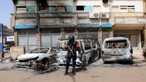 الكشف عن منافسة شديدة بين تنظيم القاعدة وتنظيم داعش في إفريقيا